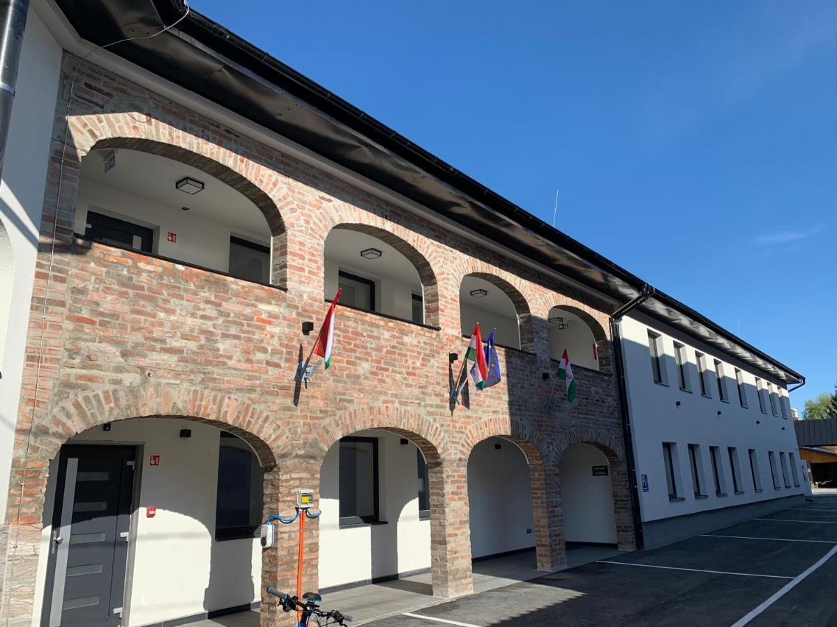 M70 Apartmanhaz Miskolc Bagian luar foto